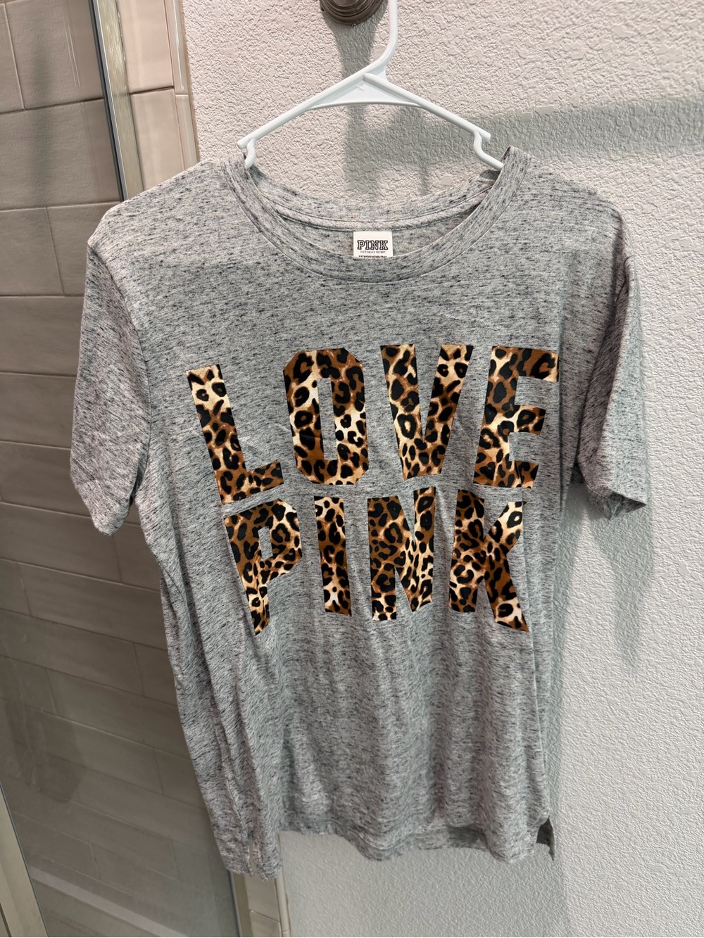 PINK Victoria's Secret Gray Tee with Leopard LOVE PINK Graphic
